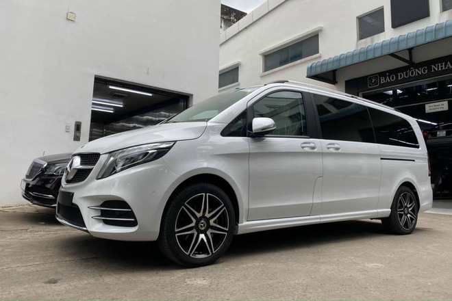 Mercedes-Benz V 250 AMG đầu tiên về Việt Nam: Ngoại hình thể thao, nội thất sang chảnh, giá thấp hơn gần tỷ đồng so với Toyota Alphard - 1 Mercedes-Benz V 250 AMG đầu tiên về Việt Nam: Ngoại hình thể thao, nội thất sang chảnh, giá thấp hơn gần tỷ đồng so với Toyota Alphard - 1