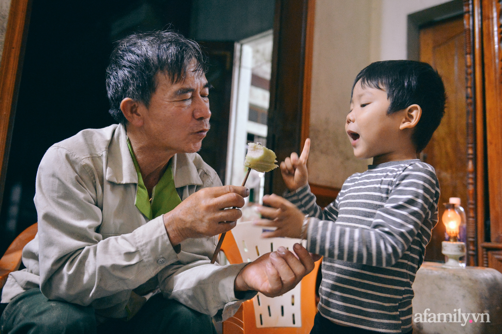 Ký ức người chết hụt trong trận 'đại hồng thủy' 70 năm mới thấy một lần: Trải nghiệm cận tử của em bé 4 tuổi, 3 tấn thóc mọc mầm và tinh thần “còn da lông mọc, còn chồi lên cây” - 6 Ký ức người chết hụt trong trận 'đại hồng thủy' 70 năm mới thấy một lần: Trải nghiệm cận tử của em bé 4 tuổi, 3 tấn thóc mọc mầm và tinh thần “còn da lông mọc, còn chồi lên cây” - 6