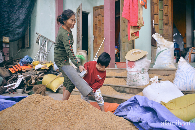 Ký ức người chết hụt trong trận 'đại hồng thủy' 70 năm mới thấy một lần: Trải nghiệm cận tử của em bé 4 tuổi, 3 tấn thóc mọc mầm và tinh thần “còn da lông mọc, còn chồi lên cây” - 14 Ký ức người chết hụt trong trận 'đại hồng thủy' 70 năm mới thấy một lần: Trải nghiệm cận tử của em bé 4 tuổi, 3 tấn thóc mọc mầm và tinh thần “còn da lông mọc, còn chồi lên cây” - 14