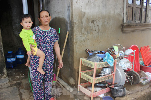 12 ngày không điện, không nước và không cơm của xóm nghèo bị cô lập hoàn toàn trong lũ 12 ngày không điện, không nước và không cơm của xóm nghèo bị cô lập hoàn toàn trong lũ