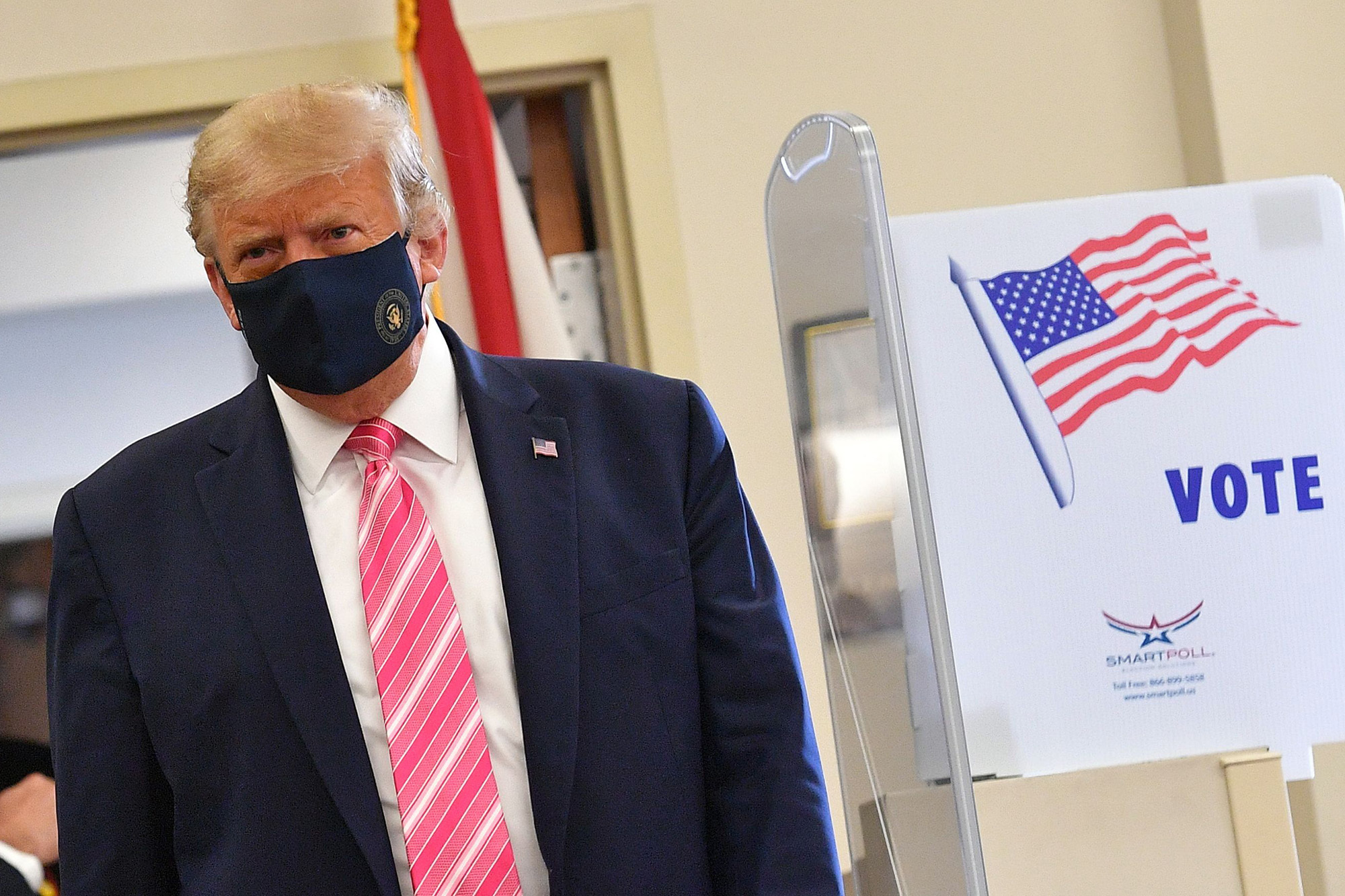 Tổng thống Mỹ Donald Trump đi bỏ phiếu sớm tại Florida Tổng thống Mỹ Donald Trump đi bỏ phiếu sớm tại Florida