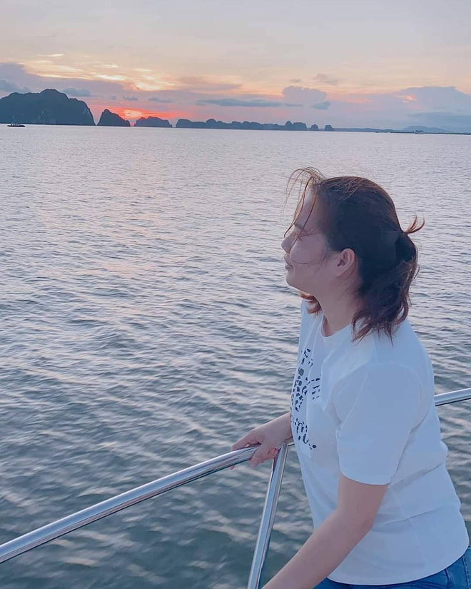 Thúy Kiều cua gắt với pha lên đồ cực bén, diện đồng hồ 4 tỷ, túi xách 2,8 tỷ trong vlog mới của Ngọc Trinh: Nhan sắc lên hương, thần thái không vừa - 6 Thúy Kiều cua gắt với pha lên đồ cực bén, diện đồng hồ 4 tỷ, túi xách 2,8 tỷ trong vlog mới của Ngọc Trinh: Nhan sắc lên hương, thần thái không vừa - 6