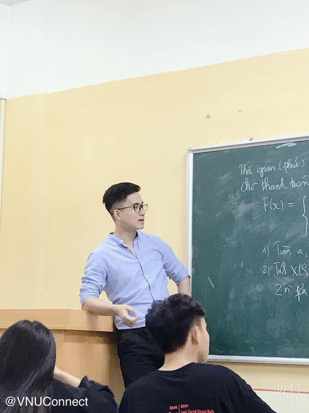 Thầy giáo soái ca bị sinh viên tung loạt ảnh chụp lén đẹp muốn xỉu lên mạng Thầy giáo soái ca bị sinh viên tung loạt ảnh chụp lén đẹp muốn xỉu lên mạng
