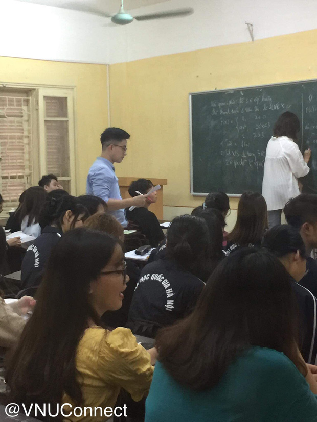 Thầy giáo soái ca bị sinh viên tung loạt ảnh chụp lén đẹp muốn xỉu lên mạng - 2 Thầy giáo soái ca bị sinh viên tung loạt ảnh chụp lén đẹp muốn xỉu lên mạng - 2