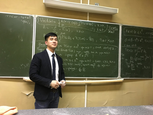 Thầy giáo soái ca bị sinh viên tung loạt ảnh chụp lén đẹp muốn xỉu lên mạng - 3 Thầy giáo soái ca bị sinh viên tung loạt ảnh chụp lén đẹp muốn xỉu lên mạng - 3