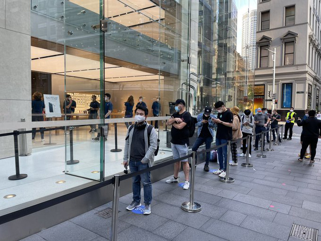 Mate 40 'cháy' đơn đặt trước, người mua tranh nhau vì sợ sau này Huawei cũng chẳng có hàng mà bán - 4 Mate 40 'cháy' đơn đặt trước, người mua tranh nhau vì sợ sau này Huawei cũng chẳng có hàng mà bán - 4