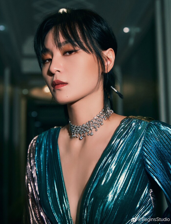 Đêm hội ELLE 2020: Dương Mịch, Cổ Lực Na Trát, Hồ Hạnh Nhi khoe ngực đầy, thần thái đỉnh cao - 41 Đêm hội ELLE 2020: Dương Mịch, Cổ Lực Na Trát, Hồ Hạnh Nhi khoe ngực đầy, thần thái đỉnh cao - 41