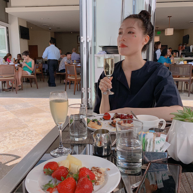 Hoa hậu Thuỳ Dung sau 12 năm làm rơi vương miện chấn động Vbiz: 2 lần lỡ hẹn thi quốc tế, visual ngỡ ngàng, còn cuộc sống ra sao? - 8 Hoa hậu Thuỳ Dung sau 12 năm làm rơi vương miện chấn động Vbiz: 2 lần lỡ hẹn thi quốc tế, visual ngỡ ngàng, còn cuộc sống ra sao? - 8