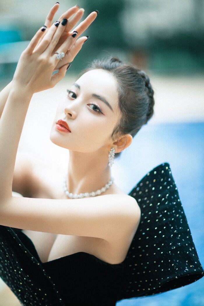 Đêm hội ELLE 2020: Dương Mịch, Cổ Lực Na Trát, Hồ Hạnh Nhi khoe ngực đầy, thần thái đỉnh cao - 12 Đêm hội ELLE 2020: Dương Mịch, Cổ Lực Na Trát, Hồ Hạnh Nhi khoe ngực đầy, thần thái đỉnh cao - 12