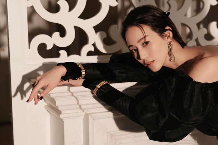 Đêm hội ELLE 2020: Dương Mịch, Cổ Lực Na Trát, Hồ Hạnh Nhi khoe ngực đầy, thần thái đỉnh cao - 23 Đêm hội ELLE 2020: Dương Mịch, Cổ Lực Na Trát, Hồ Hạnh Nhi khoe ngực đầy, thần thái đỉnh cao - 23