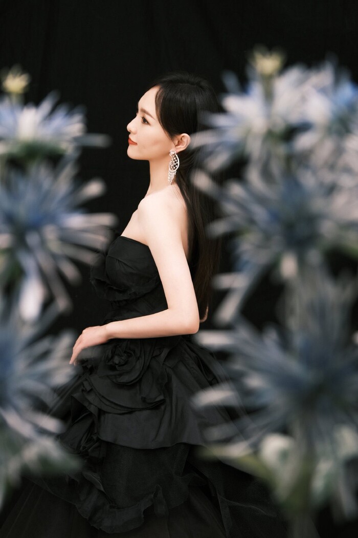 Đêm hội ELLE 2020: Dương Mịch, Cổ Lực Na Trát, Hồ Hạnh Nhi khoe ngực đầy, thần thái đỉnh cao - 9 Đêm hội ELLE 2020: Dương Mịch, Cổ Lực Na Trát, Hồ Hạnh Nhi khoe ngực đầy, thần thái đỉnh cao - 9