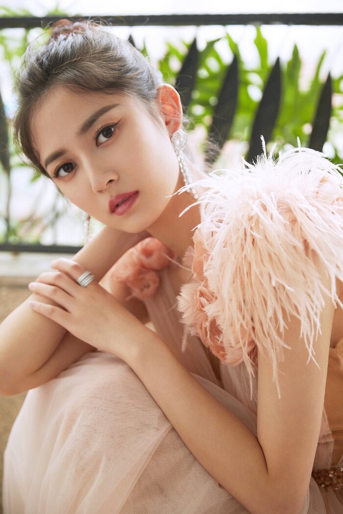 Đêm hội ELLE 2020: Dương Mịch, Cổ Lực Na Trát, Hồ Hạnh Nhi khoe ngực đầy, thần thái đỉnh cao - 43 Đêm hội ELLE 2020: Dương Mịch, Cổ Lực Na Trát, Hồ Hạnh Nhi khoe ngực đầy, thần thái đỉnh cao - 43