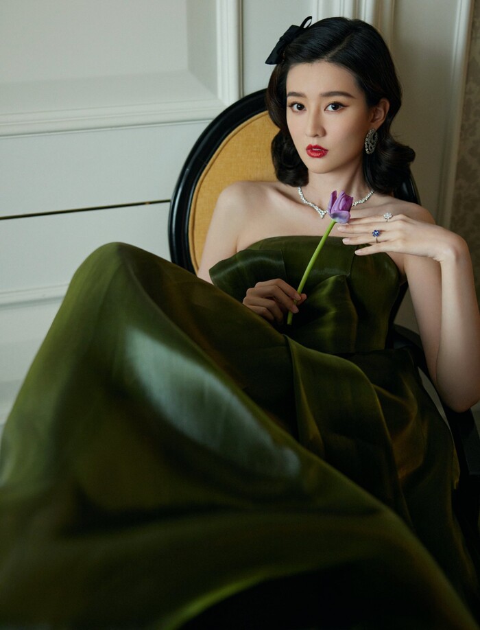 Đêm hội ELLE 2020: Dương Mịch, Cổ Lực Na Trát, Hồ Hạnh Nhi khoe ngực đầy, thần thái đỉnh cao - 62 Đêm hội ELLE 2020: Dương Mịch, Cổ Lực Na Trát, Hồ Hạnh Nhi khoe ngực đầy, thần thái đỉnh cao - 62