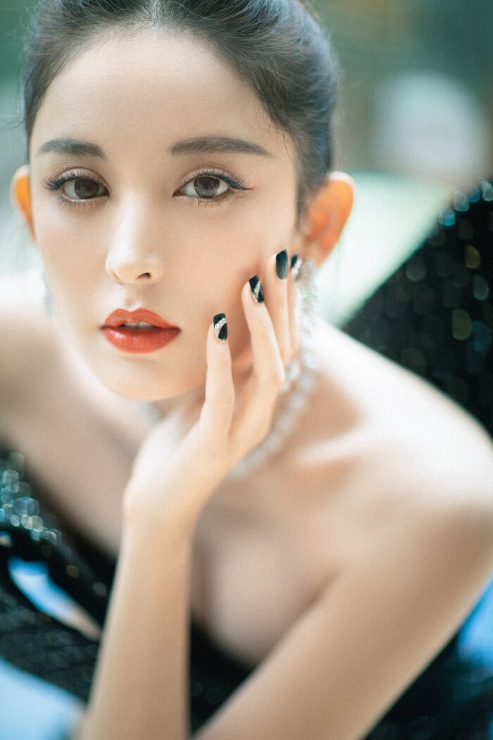 Đêm hội ELLE 2020: Dương Mịch, Cổ Lực Na Trát, Hồ Hạnh Nhi khoe ngực đầy, thần thái đỉnh cao - 13 Đêm hội ELLE 2020: Dương Mịch, Cổ Lực Na Trát, Hồ Hạnh Nhi khoe ngực đầy, thần thái đỉnh cao - 13