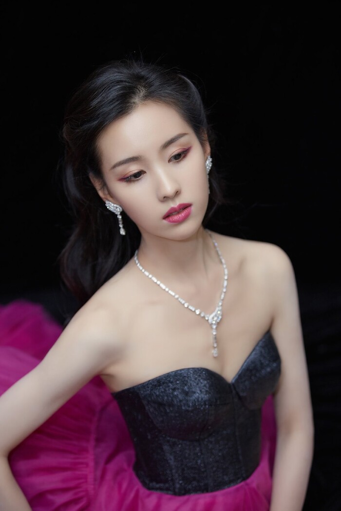 Đêm hội ELLE 2020: Dương Mịch, Cổ Lực Na Trát, Hồ Hạnh Nhi khoe ngực đầy, thần thái đỉnh cao - 26 Đêm hội ELLE 2020: Dương Mịch, Cổ Lực Na Trát, Hồ Hạnh Nhi khoe ngực đầy, thần thái đỉnh cao - 26