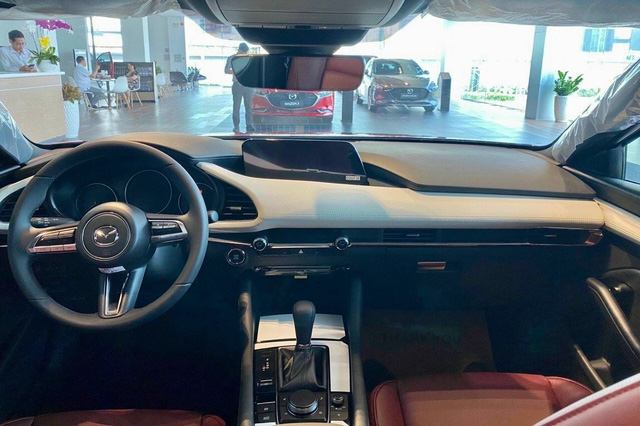 Mazda3 thêm phiên bản đặc biệt tại Việt Nam: Giá 869 triệu đồng, sản xuất giới hạn chỉ 40 chiếc - 8 Mazda3 thêm phiên bản đặc biệt tại Việt Nam: Giá 869 triệu đồng, sản xuất giới hạn chỉ 40 chiếc - 8