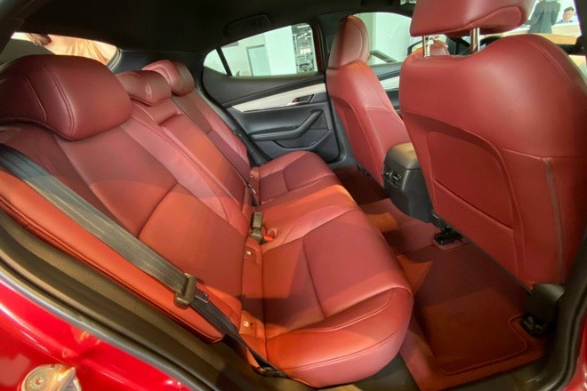 Mazda3 thêm phiên bản đặc biệt tại Việt Nam: Giá 869 triệu đồng, sản xuất giới hạn chỉ 40 chiếc - 10 Mazda3 thêm phiên bản đặc biệt tại Việt Nam: Giá 869 triệu đồng, sản xuất giới hạn chỉ 40 chiếc - 10