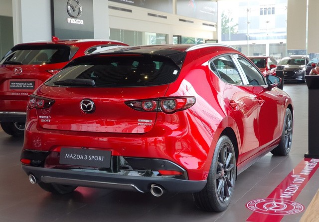 Mazda3 thêm phiên bản đặc biệt tại Việt Nam: Giá 869 triệu đồng, sản xuất giới hạn chỉ 40 chiếc - 3 Mazda3 thêm phiên bản đặc biệt tại Việt Nam: Giá 869 triệu đồng, sản xuất giới hạn chỉ 40 chiếc - 3