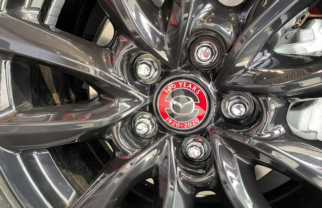 Mazda3 thêm phiên bản đặc biệt tại Việt Nam: Giá 869 triệu đồng, sản xuất giới hạn chỉ 40 chiếc - 5 Mazda3 thêm phiên bản đặc biệt tại Việt Nam: Giá 869 triệu đồng, sản xuất giới hạn chỉ 40 chiếc - 5