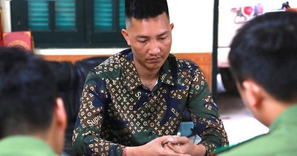 Huấn 'Hoa Hồng' thừa nhận cắt ghép clip bản tin đi làm từ thiện lũ lụt miền Trung của VTV Huấn 'Hoa Hồng' thừa nhận cắt ghép clip bản tin đi làm từ thiện lũ lụt miền Trung của VTV