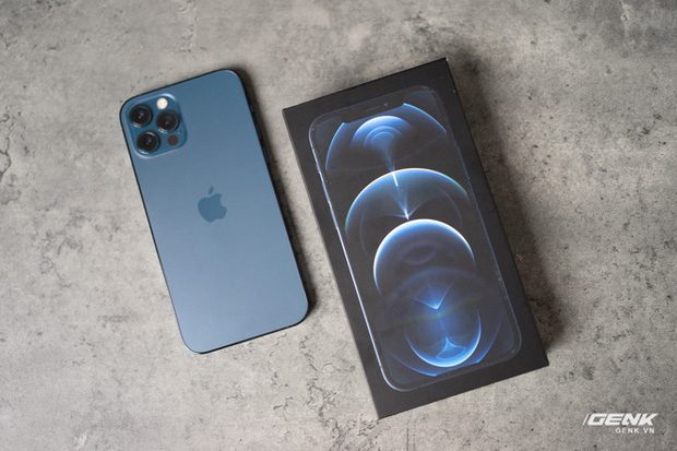 Cảm nhận nhanh về iPhone 12 Pro: Đẹp, nhưng không đáng tiền Cảm nhận nhanh về iPhone 12 Pro: Đẹp, nhưng không đáng tiền