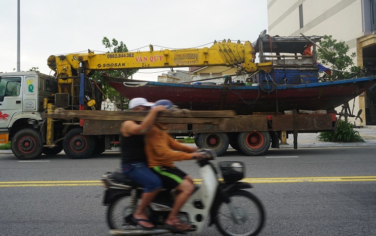 Bão số 9 cường độ rất mạnh: Các tỉnh miền Trung gấp rút chèn chống nhà cửa, sơ tán dân - 2 Bão số 9 cường độ rất mạnh: Các tỉnh miền Trung gấp rút chèn chống nhà cửa, sơ tán dân - 2