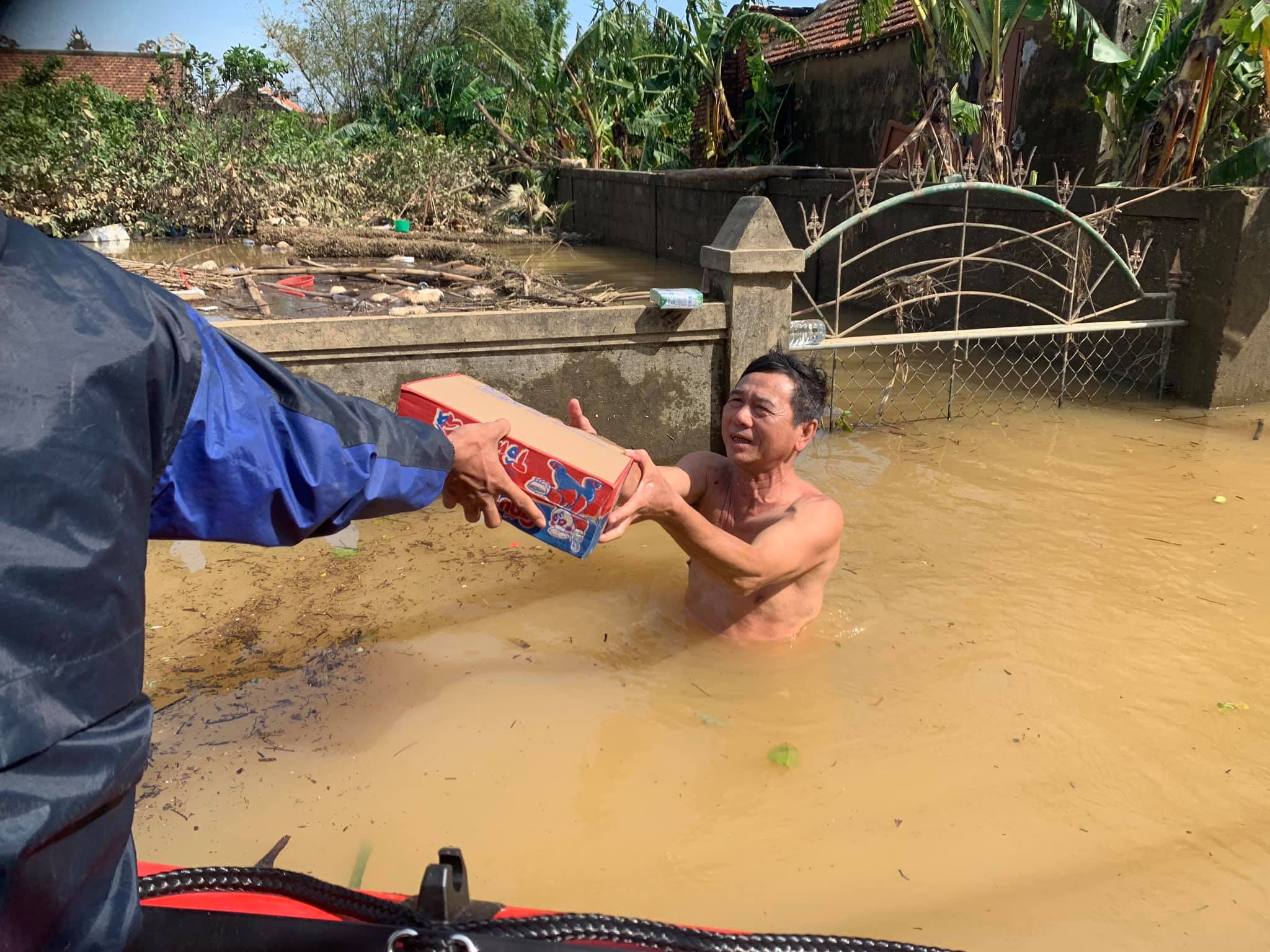 Trước thông tin về siêu bão Molave, CEO 9x thành lập 'Biệt đội cano 0 đồng' tích cực kêu gọi trai tráng, thanh niên tham gia cứu trợ miền Trung - 2 Trước thông tin về siêu bão Molave, CEO 9x thành lập 'Biệt đội cano 0 đồng' tích cực kêu gọi trai tráng, thanh niên tham gia cứu trợ miền Trung - 2