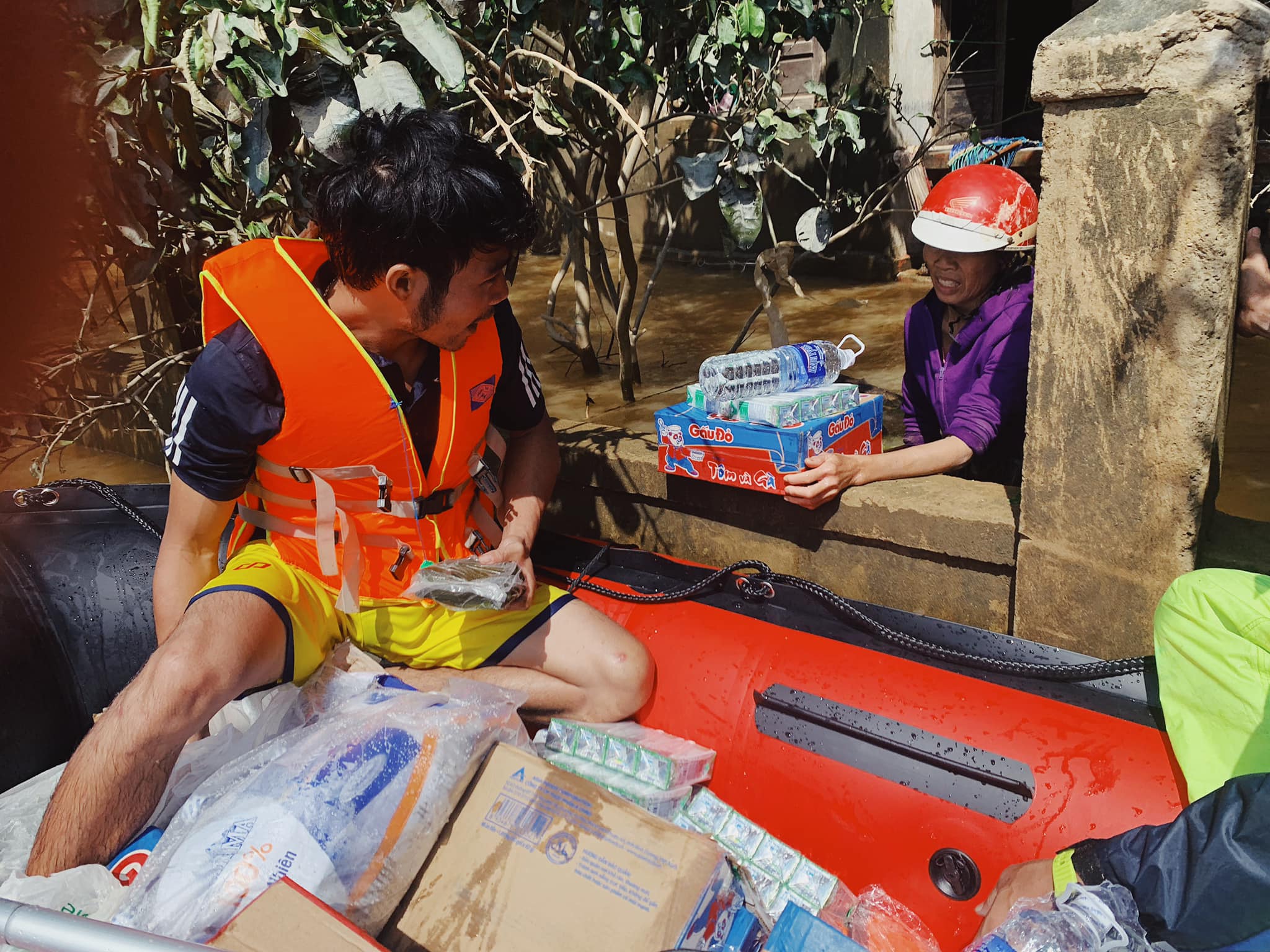 Trước thông tin về siêu bão Molave, CEO 9x thành lập 'Biệt đội cano 0 đồng' tích cực kêu gọi trai tráng, thanh niên tham gia cứu trợ miền Trung Trước thông tin về siêu bão Molave, CEO 9x thành lập 'Biệt đội cano 0 đồng' tích cực kêu gọi trai tráng, thanh niên tham gia cứu trợ miền Trung