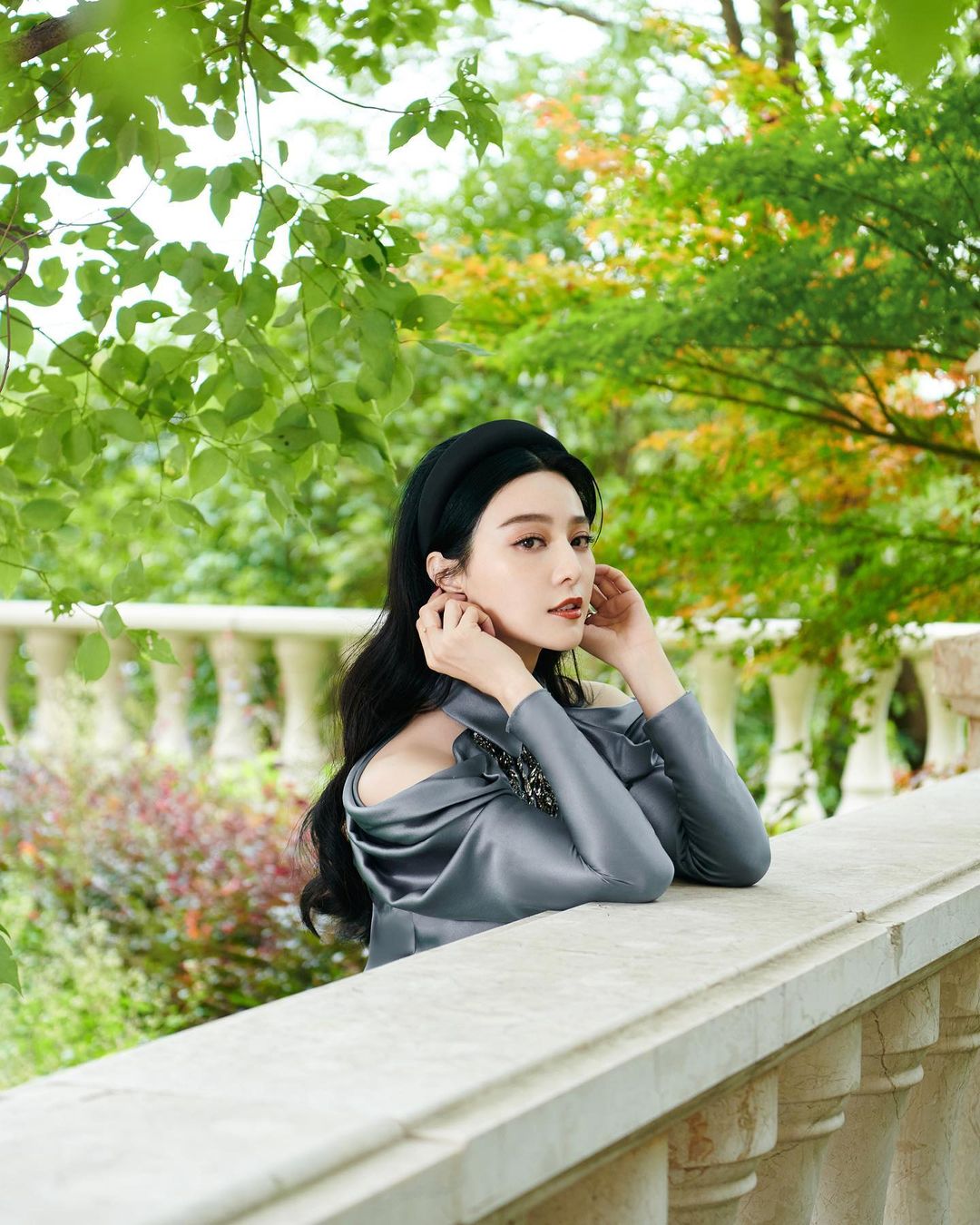 Bắt trend đeo bờm hơi muộn so với Hà Tăng nhưng Phạm Băng Băng vẫn đẹp rụng rời: Diện bộ đầm lụa mà cứ ngỡ nàng tiên tử nào xuất hiện - 8 Bắt trend đeo bờm hơi muộn so với Hà Tăng nhưng Phạm Băng Băng vẫn đẹp rụng rời: Diện bộ đầm lụa mà cứ ngỡ nàng tiên tử nào xuất hiện - 8