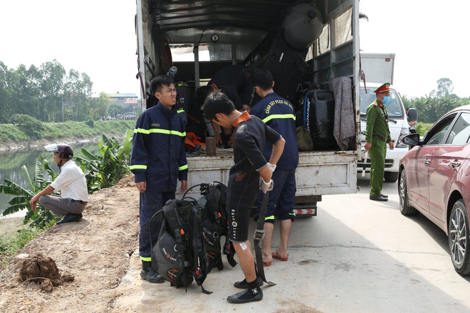 Vụ nữ sinh Học viện Ngân Hàng mất tích: Thi thể được tìm thấy dưới lòng sông Nhuệ, bắt giữ 2 nghi phạm nghiện ma túy - 7 Vụ nữ sinh Học viện Ngân Hàng mất tích: Thi thể được tìm thấy dưới lòng sông Nhuệ, bắt giữ 2 nghi phạm nghiện ma túy - 7