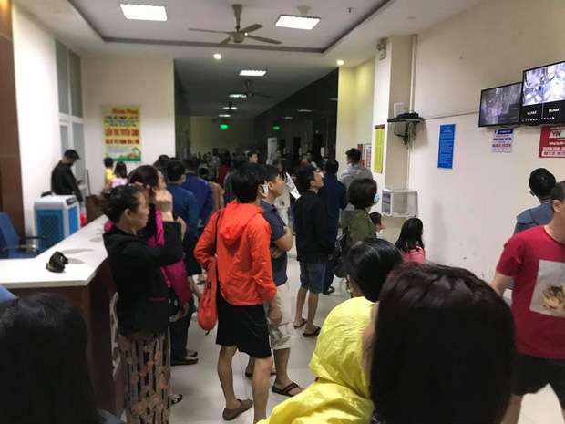 Cháy lớn tại chung cư HH Linh Đàm vào sáng sớm, hàng trăm người hoảng sợ tháo chạy - 7 Cháy lớn tại chung cư HH Linh Đàm vào sáng sớm, hàng trăm người hoảng sợ tháo chạy - 7