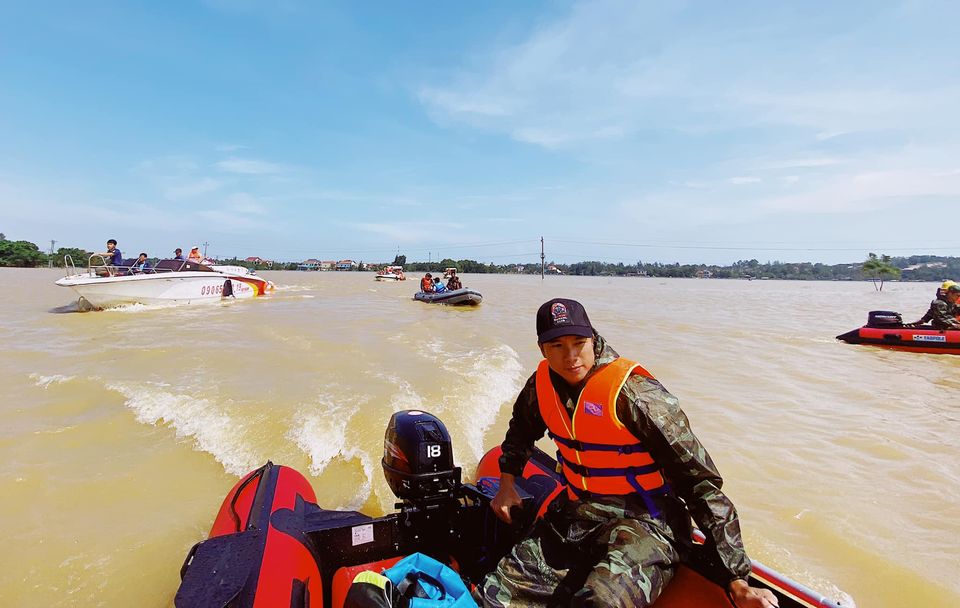 Trước thông tin về siêu bão Molave, CEO 9x thành lập 'Biệt đội cano 0 đồng' tích cực kêu gọi trai tráng, thanh niên tham gia cứu trợ miền Trung - 5 Trước thông tin về siêu bão Molave, CEO 9x thành lập 'Biệt đội cano 0 đồng' tích cực kêu gọi trai tráng, thanh niên tham gia cứu trợ miền Trung - 5
