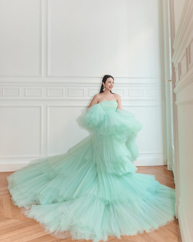 Dinh thự của 'đỉnh cấp' tiểu thư Trung Quốc: Đi một vòng hết 7 tiếng đồng hồ, phòng thay đồ như 'cổ tích' khiến dân tình choáng ngợp - 31 Dinh thự của 'đỉnh cấp' tiểu thư Trung Quốc: Đi một vòng hết 7 tiếng đồng hồ, phòng thay đồ như 'cổ tích' khiến dân tình choáng ngợp - 31