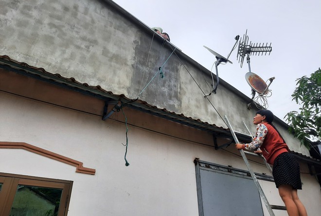 Bão số 9 cường độ rất mạnh: Các tỉnh miền Trung gấp rút chèn chống nhà cửa, sơ tán dân - 11 Bão số 9 cường độ rất mạnh: Các tỉnh miền Trung gấp rút chèn chống nhà cửa, sơ tán dân - 11