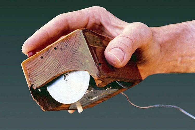 Vì sao chuột máy tính lại được gọi là 'chuột' chứ không phải tên của một loài động vật khác? Vì sao chuột máy tính lại được gọi là 'chuột' chứ không phải tên của một loài động vật khác?