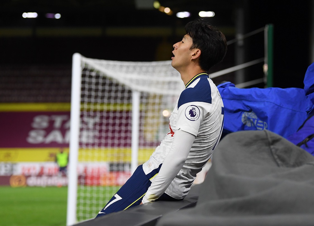 Son Heung-min tỏa sáng giúp Tottenham giành 3 điểm - 4