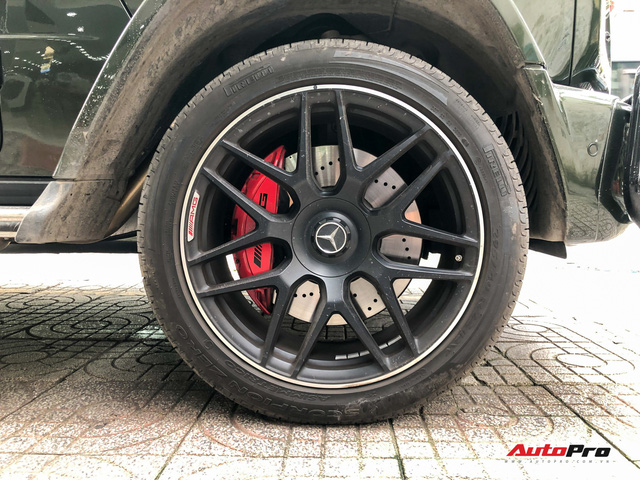 Cận cảnh Mercedes-AMG G 63 với màu sơn trị giá hơn 151 triệu đồng cùng gói độ độc của dân chơi Sài Gòn - 2 Cận cảnh Mercedes-AMG G 63 với màu sơn trị giá hơn 151 triệu đồng cùng gói độ độc của dân chơi Sài Gòn - 2