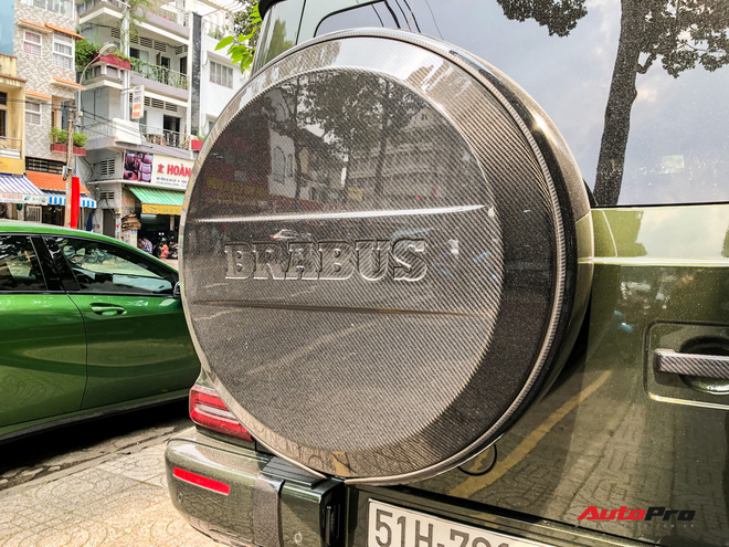 Cận cảnh Mercedes-AMG G 63 với màu sơn trị giá hơn 151 triệu đồng cùng gói độ độc của dân chơi Sài Gòn - 5 Cận cảnh Mercedes-AMG G 63 với màu sơn trị giá hơn 151 triệu đồng cùng gói độ độc của dân chơi Sài Gòn - 5