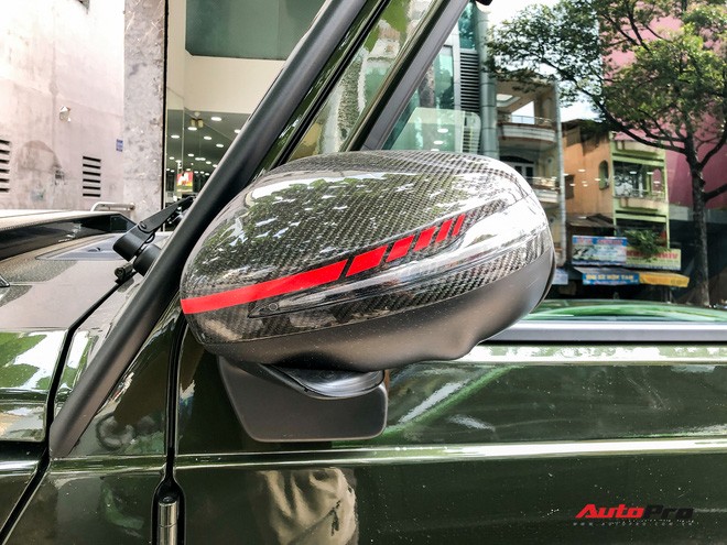 Cận cảnh Mercedes-AMG G 63 với màu sơn trị giá hơn 151 triệu đồng cùng gói độ độc của dân chơi Sài Gòn - 4 Cận cảnh Mercedes-AMG G 63 với màu sơn trị giá hơn 151 triệu đồng cùng gói độ độc của dân chơi Sài Gòn - 4