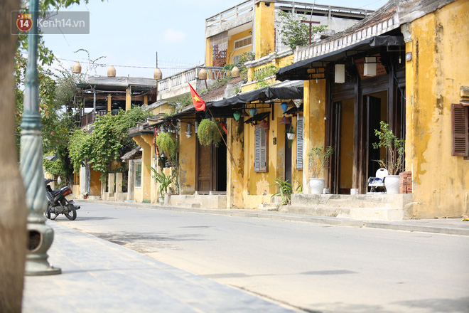 Ảnh: Trước giờ bão số 9 đổ bộ, người dân Hội An tất bật chằng chịt nhà cửa, sơ tán đến nơi an toàn - 12 Ảnh: Trước giờ bão số 9 đổ bộ, người dân Hội An tất bật chằng chịt nhà cửa, sơ tán đến nơi an toàn - 12