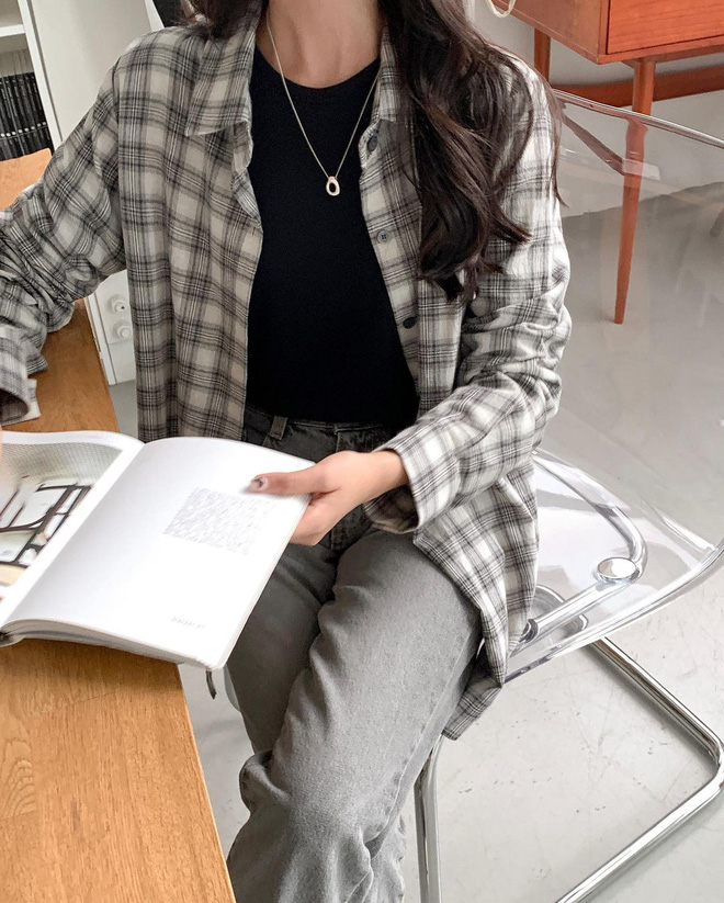 6 kiểu áo đáng sắm để mix cùng quần jeans, chị em diện mùa đông là có outfit trendy chuẩn chỉnh - 10 6 kiểu áo đáng sắm để mix cùng quần jeans, chị em diện mùa đông là có outfit trendy chuẩn chỉnh - 10
