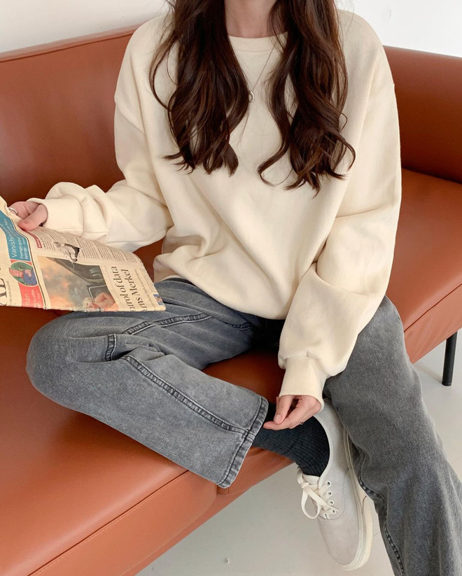 6 kiểu áo đáng sắm để mix cùng quần jeans, chị em diện mùa đông là có outfit trendy chuẩn chỉnh - 14 6 kiểu áo đáng sắm để mix cùng quần jeans, chị em diện mùa đông là có outfit trendy chuẩn chỉnh - 14
