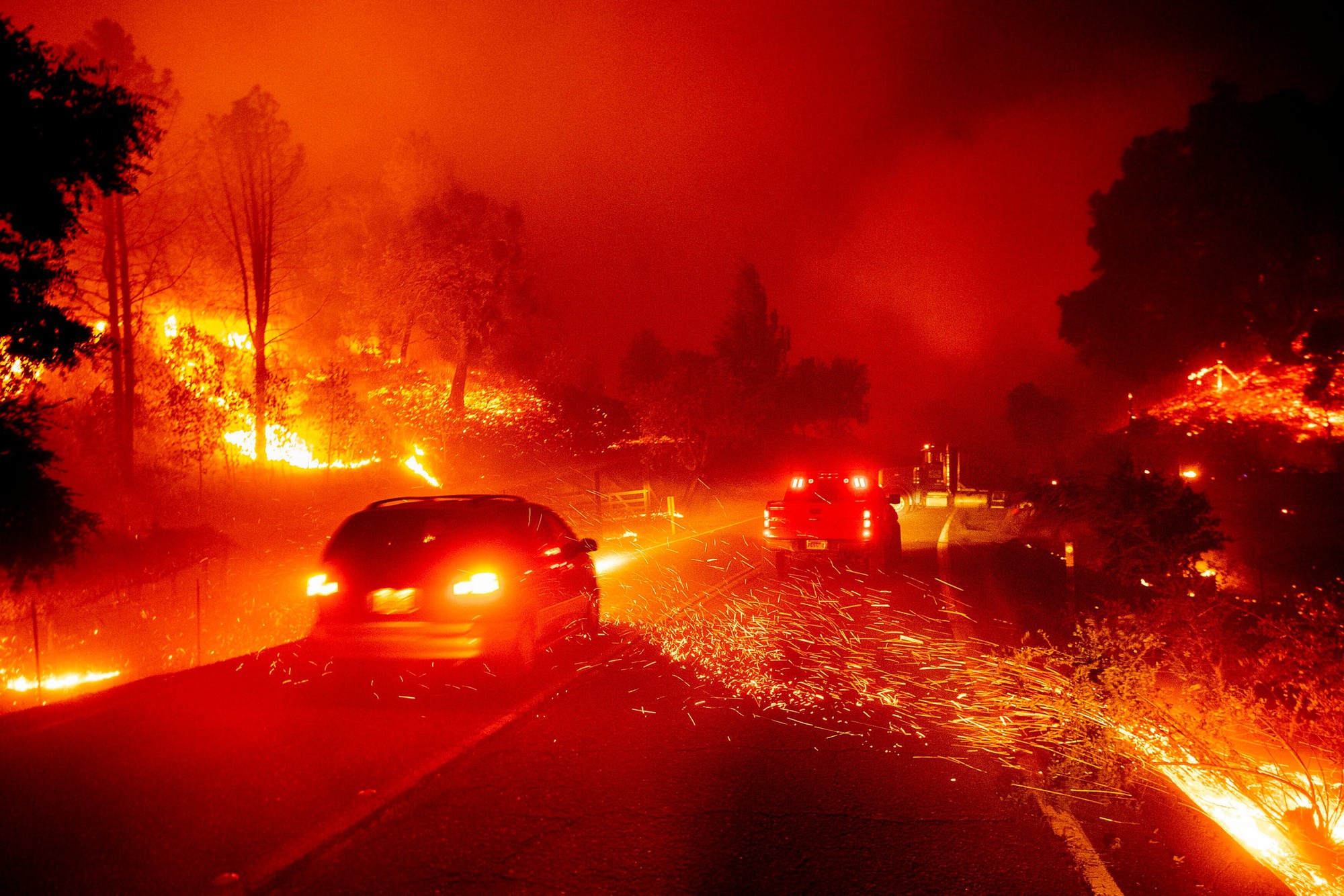 Cháy rừng tại California mất kiểm soát, khoảng 100.000 người phải đi sơ tán Cháy rừng tại California mất kiểm soát, khoảng 100.000 người phải đi sơ tán