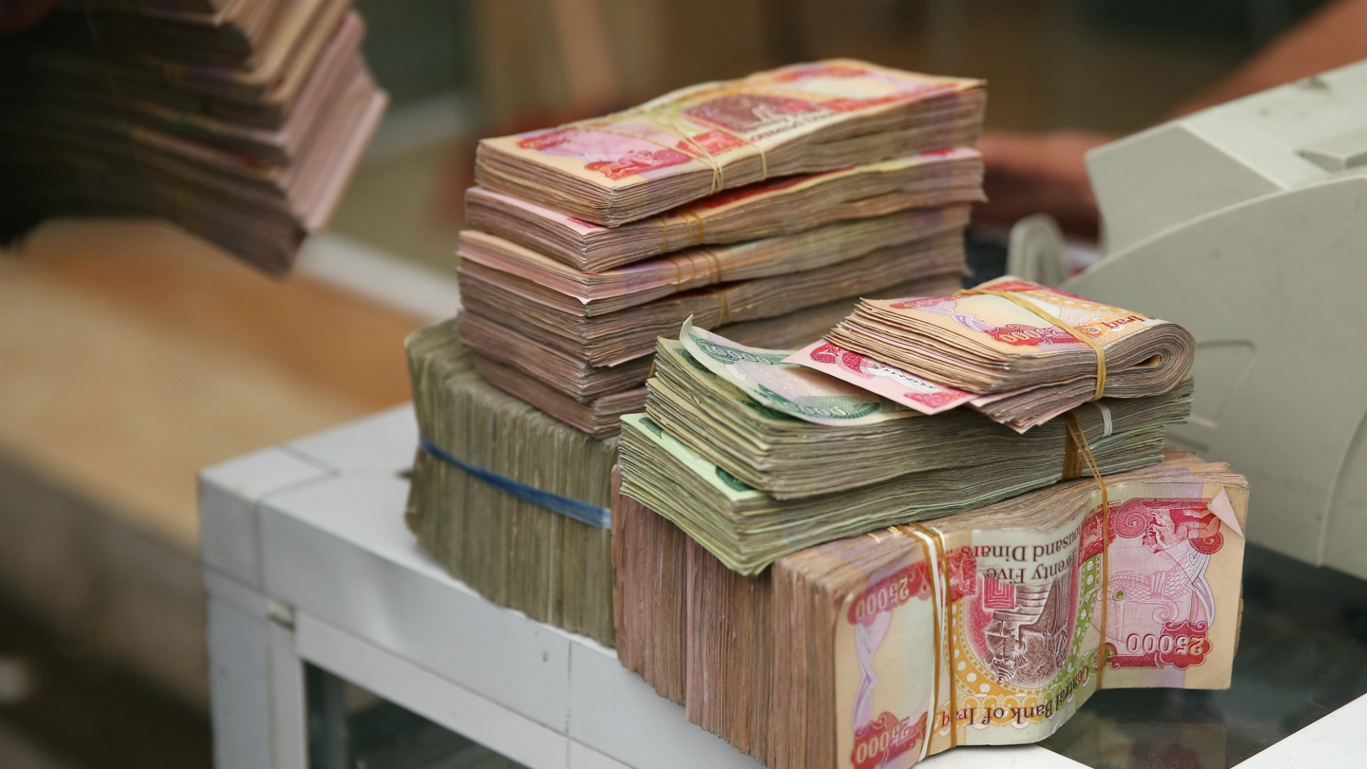 Ngân hàng gây phẫn nộ vì cho nhân viên vay tiền lấy vợ hai Ngân hàng gây phẫn nộ vì cho nhân viên vay tiền lấy vợ hai