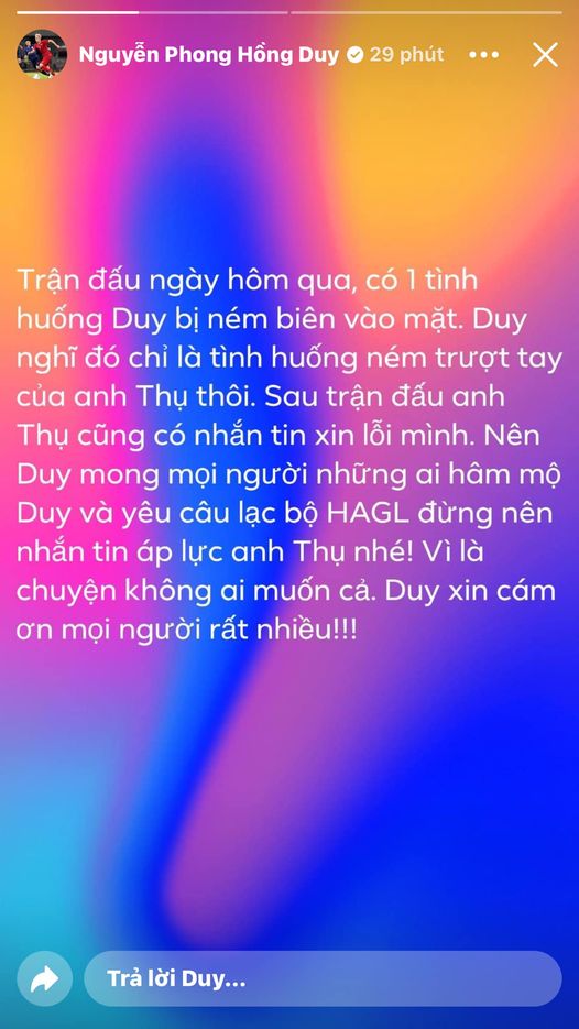 Hồng Duy kêu gọi CĐV HAGL bỏ qua cho người ném bóng vào mặt mình Hồng Duy kêu gọi CĐV HAGL bỏ qua cho người ném bóng vào mặt mình