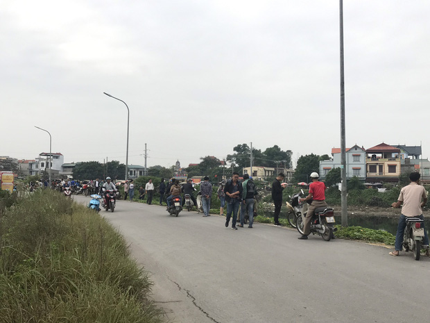 Hàng trăm người dân, công an và thân nhân đang lội sông tìm kiếm nữ sinh Học viện Ngân hàng: 'Đoạn đường nữ sinh mất dấu vết đã 3 hôm không có điện' - 6 Hàng trăm người dân, công an và thân nhân đang lội sông tìm kiếm nữ sinh Học viện Ngân hàng: 'Đoạn đường nữ sinh mất dấu vết đã 3 hôm không có điện' - 6