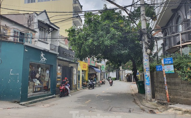 TPHCM cách ly 3 người tiếp xúc với ca nghi mắc COVID-19 TPHCM cách ly 3 người tiếp xúc với ca nghi mắc COVID-19
