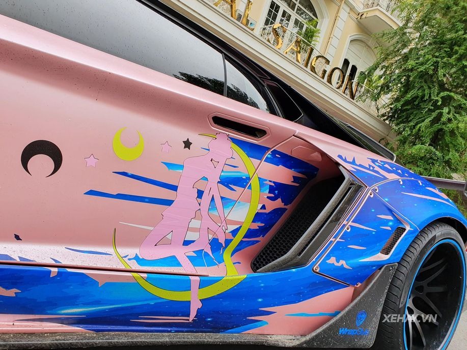 Bất ngờ với phong cách 'Thuỷ thủ mặt trăng' của siêu phẩm Lamborghini Aventador độ độc nhất tại Việt Nam - 2 Bất ngờ với phong cách 'Thuỷ thủ mặt trăng' của siêu phẩm Lamborghini Aventador độ độc nhất tại Việt Nam - 2