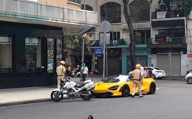 Siêu xe mui trần McLaren 720S Spider màu vàng ở Sài Gòn bị tạm giữ để chờ xác minh biển số Siêu xe mui trần McLaren 720S Spider màu vàng ở Sài Gòn bị tạm giữ để chờ xác minh biển số