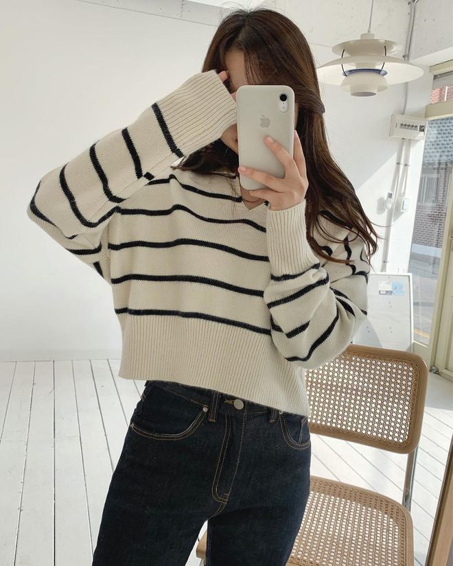 6 kiểu áo đáng sắm để mix cùng quần jeans, chị em diện mùa đông là có outfit trendy chuẩn chỉnh - 3 6 kiểu áo đáng sắm để mix cùng quần jeans, chị em diện mùa đông là có outfit trendy chuẩn chỉnh - 3